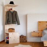 Kleingarderobe aus Zirbe von Rosenkranz // PhotoCredit: Wolfgang Spekner
