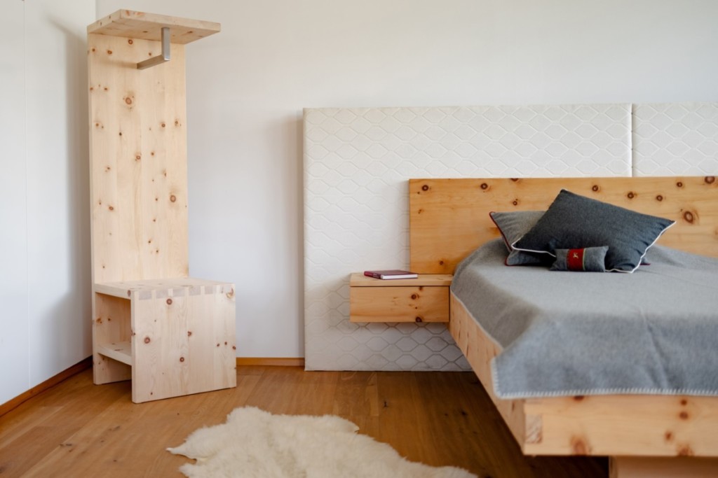 Kleingarderobe aus Zirbe von Rosenkranz // PhotoCredit: Wolfgang Spekner