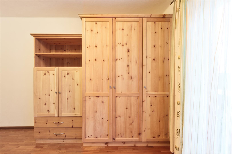 Zirben-Schrank von Rosenkranz