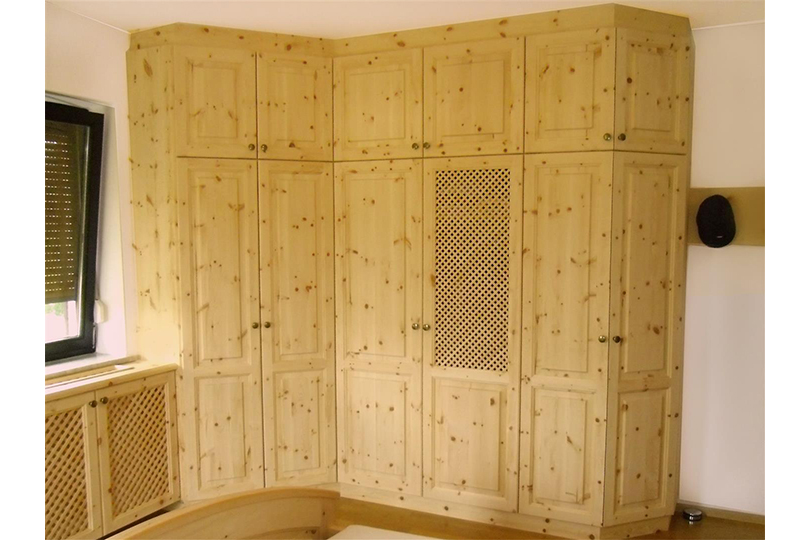 Zirben-Schrank von Rosenkranz