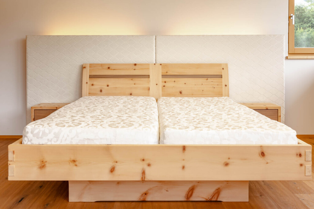Zirben-Schlafzimmer R. von Rosenkranz