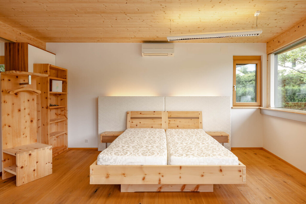 Zirben-Schlafzimmer R. von Rosenkranz