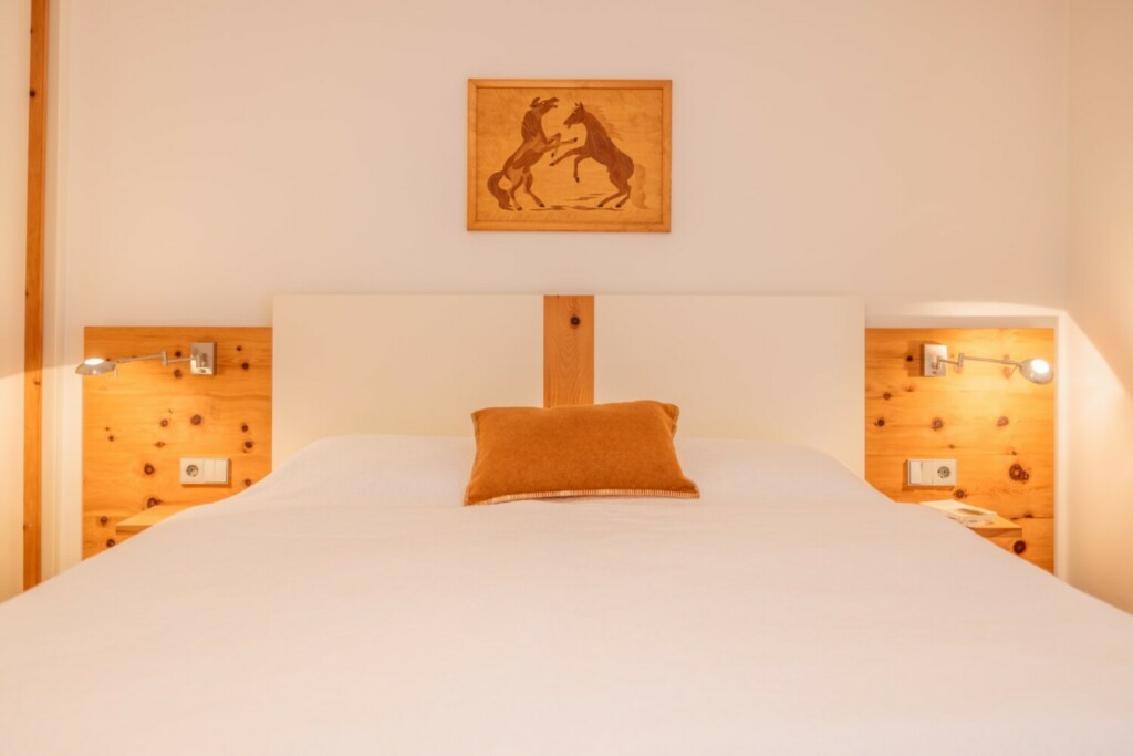 Zirben-Schlafzimmer R. von Rosenkranz